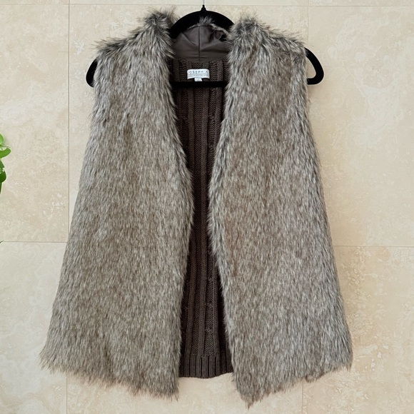 Jackets & Blazers - Joseph A Faux Fur Vest Womens Medium Brown Knit Sweater Vest Winter
